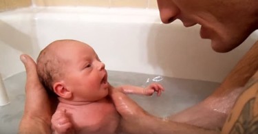 dad experiences newborn first bath